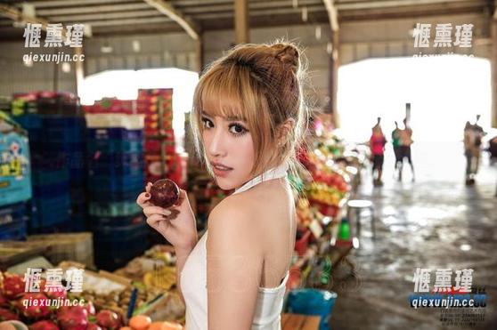 作品名“纯肉色”，不怕被人误会吗？爱丝怎么这么大胆。