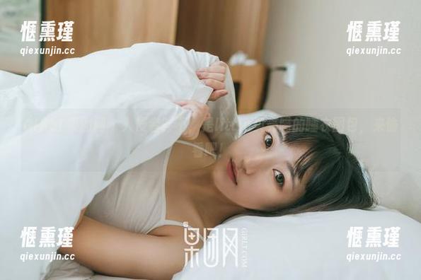 GIRLT果团网-little贝壳喵 GIRLT果团网 - 入侵者?不,是little贝壳喵的睡衣图包,来偷看吧!