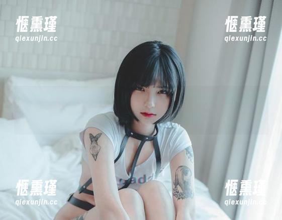 一张张高清泳衣图片，Hizzy(히지)真的是大自然的宠儿—可恶，完全闪瞎了我的眼。