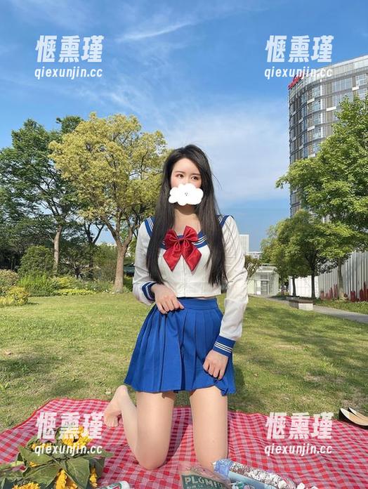 微密圈 - July芝岚的私房写真，咖色诱惑间的懒散人生态度