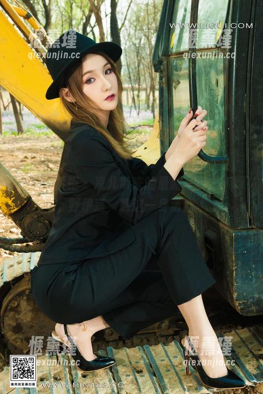 Ligui丽柜 - 凉儿带来的最新写真集：绿野伊莲，瞧这一身清新
