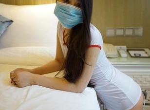 ROSI带来的红色蕾丝，私房美图中的点睛之笔。