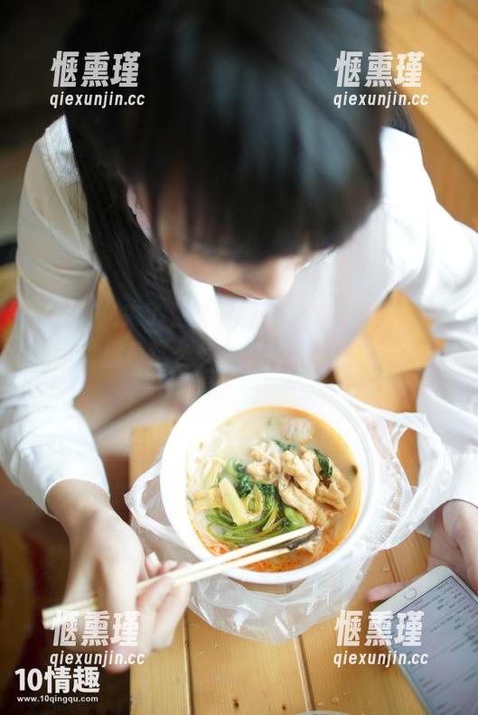 ROSI口罩 ROSI又来了,这回的嫩学妹制服里,怎么可以藏着这么多玄机?连我都想试试这个装扮,哈哈。