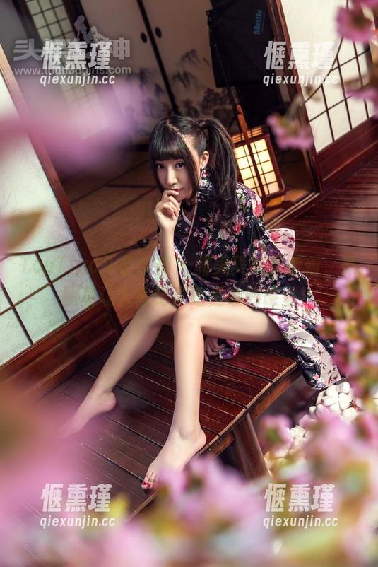 TouTiao头条女神-郭美美 TouTiao头条女神 - 郭美美教室特辑,原图竟让人忘记了这是谁的课堂!