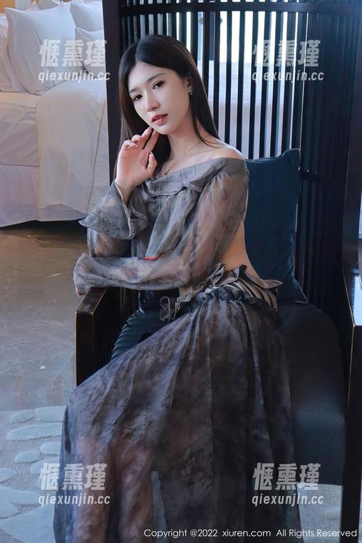 Xiuren秀人网 - 越看越想，Zoe柚柚的学妹高清写真里藏着什么？