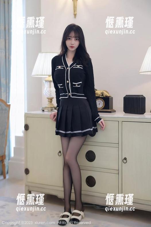 Xiuren秀人网-tina_甜仔 Xiuren秀人网 - 在线抢亲爱的tina_甜仔:牛仔裤这资源,都能把路边摊变成时尚!