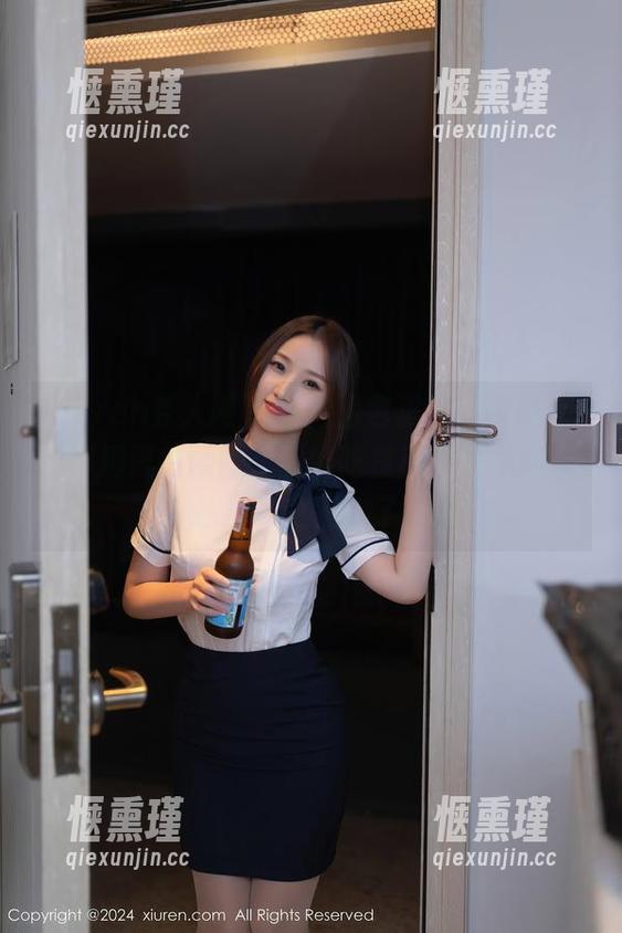 Xiuren秀人网-王馨瑶yanni Xiuren秀人网 - 私拍图包里的王馨瑶yanni用黑白唤醒了我的吃货魂,要是能有色拉就更完美了!