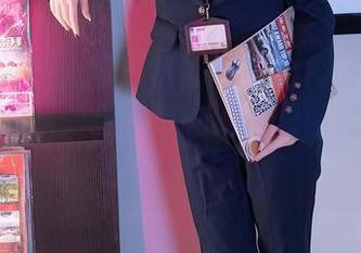 Xiuren秀人网 – 被耶利亚的校服套图吸引了，想象如果当时在教室里面就这么洒脱就好了。