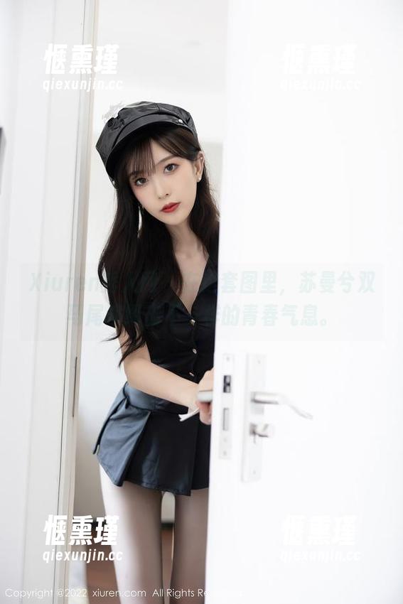Xiuren秀人网 - 在这套图里，苏曼兮双马尾演绎出不一样的青春气息。