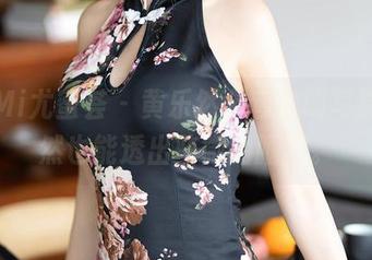 YouMi尤蜜荟 – 黄乐然全套透明写真，居然也能透出些微的腼腆。