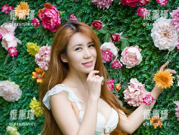 YouWu尤物馆 - 潘琳琳ber的“猫耳装与蕾丝网袜”合集来了，下载吧，让你觉得自己也是个小可爱！