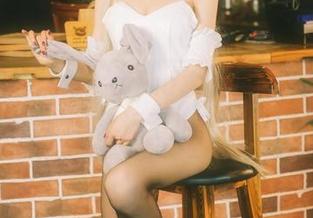网盘里的优雅：aqua水淼和她的申鹤旗袍远不止美