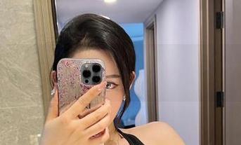 微密圈 – 求生欲满分的不爱笑的赛琳5.17嘉宾图包：谁还敢说这不算练习社交？