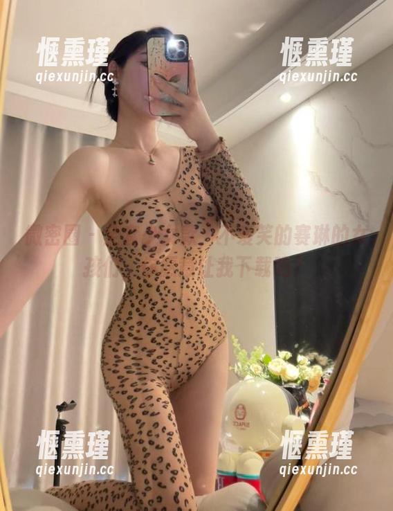 微密圈 - 全套少女款，不爱笑的赛琳的女孩们，你愿意让我下载吗？