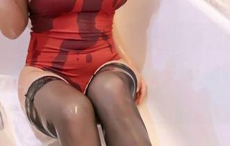 丽柜 – 小七的最新套图上线，看似柔弱的足香丝意，实则力量十足，分享给喜欢挑战的你！