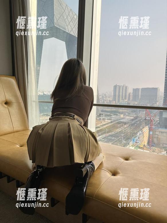 微密圈 - 最新乙醇子的JK写真，一不小心就被吸引了目光，咋办？