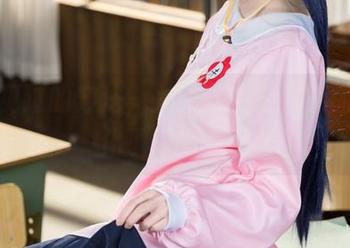 从未见过的穿法，九柒喵的白衬衫图集弱化了所有光环