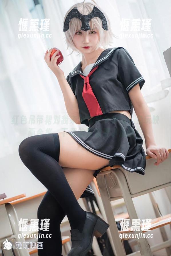 红色吊带裙对我来说就是个传奇！兔玩映画合集，下载的时候要小心哦！