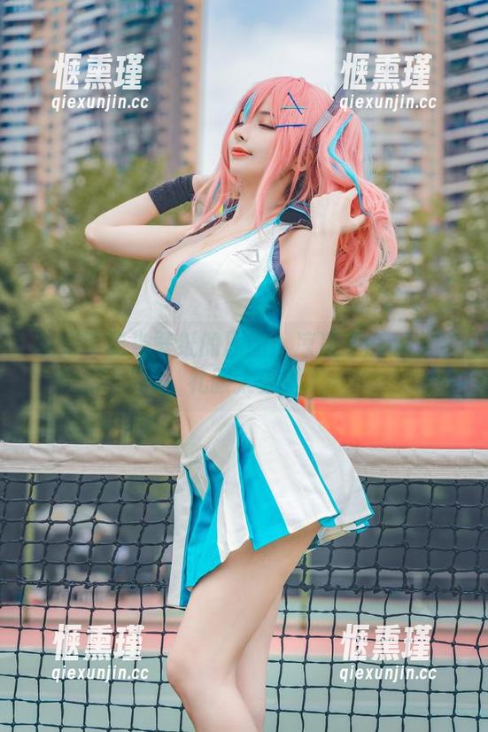 凉凉子rioko 找到了能当壁纸的原图:凉凉子rioko穿礼服太美了