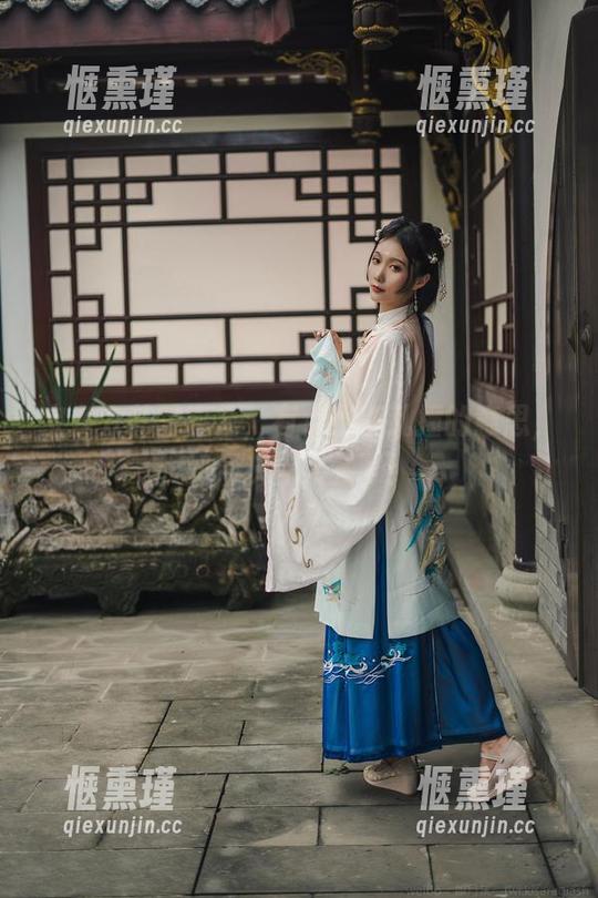 如月灰 宝多六花写真集,有点小鹿乱撞的意思,如月灰你太会了!