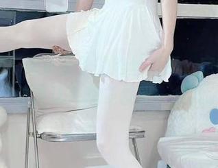 微密圈 – 看小萌子的肉丝写真，定制之美，总是让人想多停留一会儿。