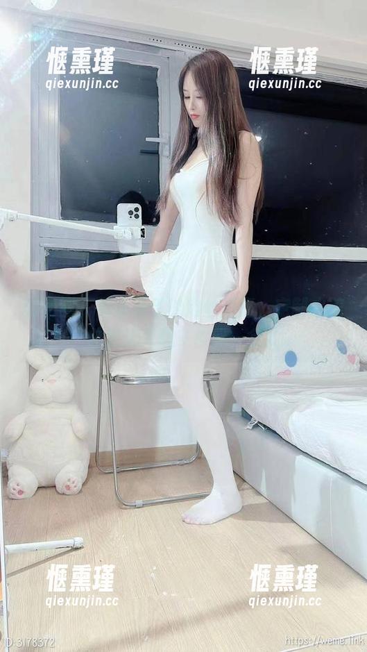 小萌子 微密圈 - 看小萌子的肉丝写真,定制之美,总是让人想多停留一会儿。