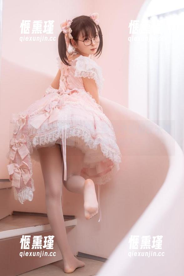 幼水铃衣最新盛产图！原图中的初音未来兔子洞，值得关注吗？