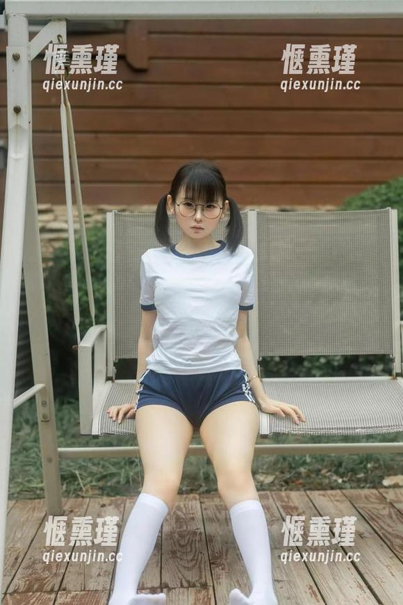 幼水铃衣cos更新，JK：看完一秒变迷弟，求抱抱！