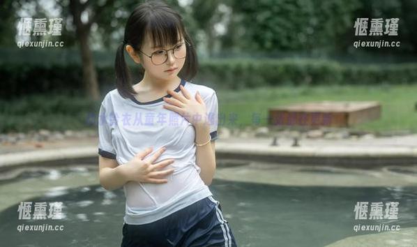 幼水铃衣从童年照片中逃出来，每一张都在更新