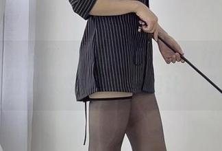 吊带花宴合集：抖娘利世一如既往的勇敢，身材和姿态的较量总是让人期待。