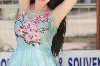 推女神 – 最新图册：歆小兔chobits的白衬衫，是不是想给她的白兔开个party？