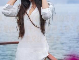 推女神 – 好吧，温心怡白裙的写真，难得的还有那种“万千风景皆可入镜”的气质，随意又让人留念。