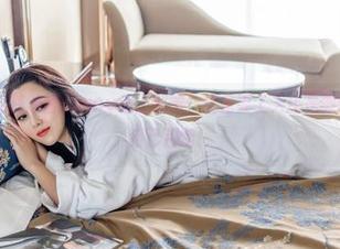 推女神 – 当莫晓茜sunny遇上制服：这是要上天还是被制服？下载自己判断！