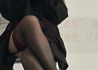 微密圈 – 看桃沢樱呀的“原图”，被红色皮衣惊艳到，真的是风格得很，让人意外。
