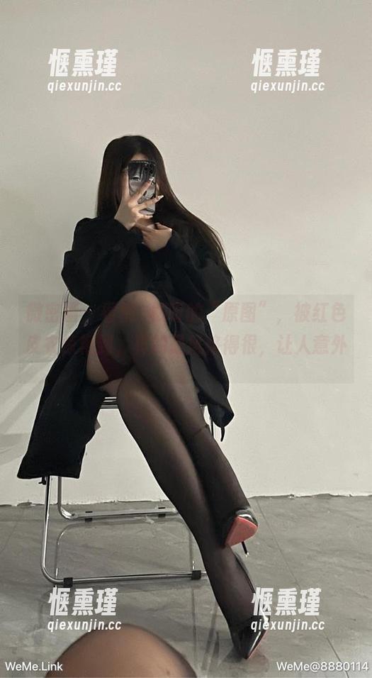 桃沢樱呀 微密圈 - 看桃沢樱呀的“原图”,被红色皮衣惊艳到,真的是风格得很,让人意外。