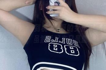 微密圈 – 真没想到桃沢樱呀的女仆写真竟然有这么多层次，虽然看起来只是盛装待命…