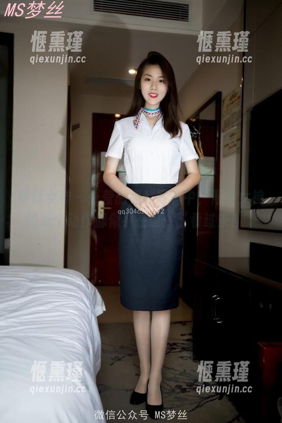 梦丝女神 - 张莹的福利写真中，青学女神的每个动作都似乎在说：“看过来！”