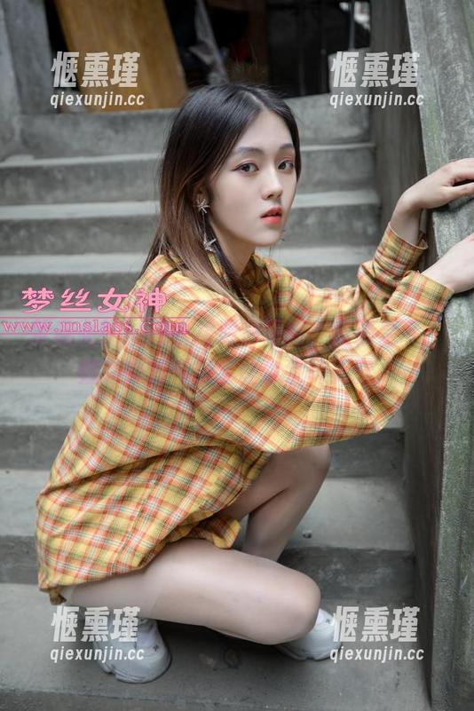 梦丝女神 - 连衣裙倾情演绎，高清之下，魏婷婷的气质会让你余味无穷。