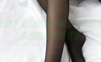 森萝财团 – 在乃晴的写真里，死库水裸足玩出新花样的资源