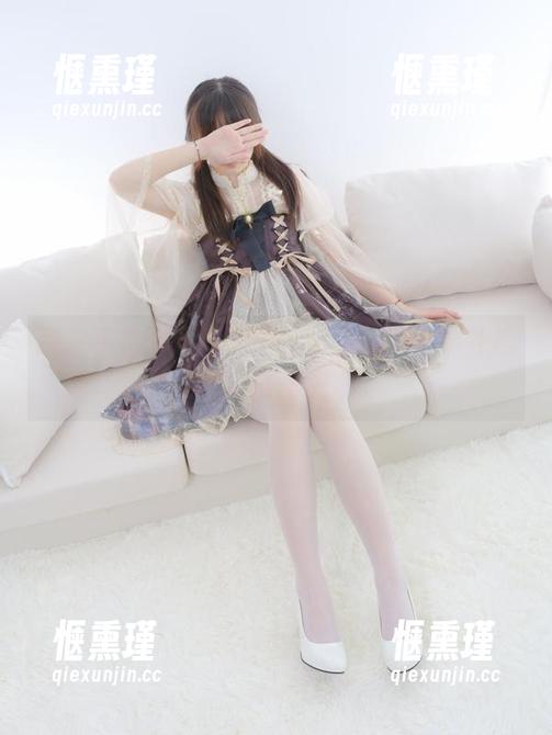 森萝财团 别拿手机照原图!森萝财团的学生妹外拍壁纸,诱惑满点。