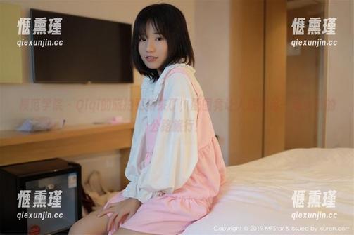 模范学院-77qiqi 模范学院 - Qiqi的旅拍更新来了,原图竟让人联想起一场头晕的公路旅行!
