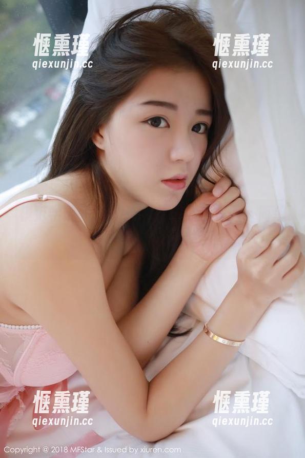 模范学院-Betty林子欣 模范学院 - 论Betty林子欣的校服:简单已不再,作品太撩了