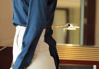 模范学院 – 戴着制服的徐微微mia，无所不有的私房原图时刻