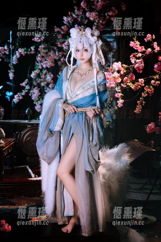 樱井小莜 樱井小莜的独特职业装作品:穿什么都是风景