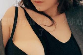 每次看樱晚gigi的衣衫下，不小心就走神了