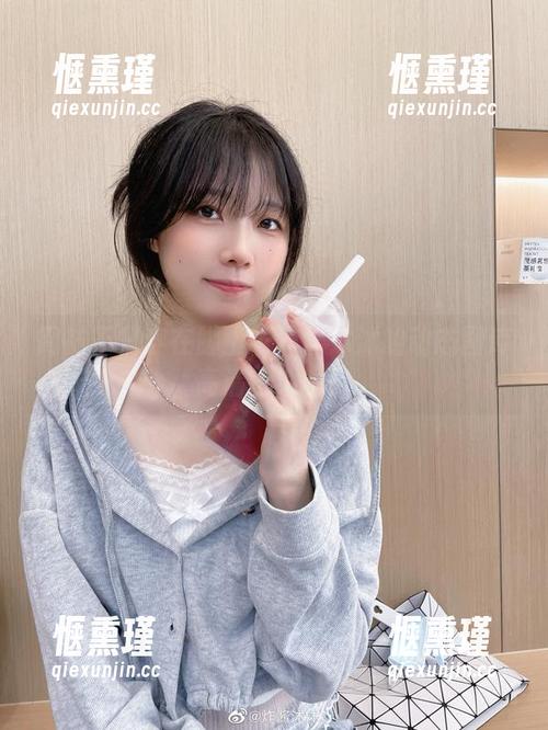 炸酱沐沐 网袜不只穿在脚上—炸酱沐沐的动态图库高清上架啦!