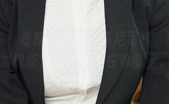 爱尤物 – 看陈亦菲的比基尼写真，就像是发现新大陆——全在审美上。