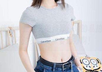 物恋传媒 – 教室里的婷婷，她的私拍让人转不过头，资源要选好啊！