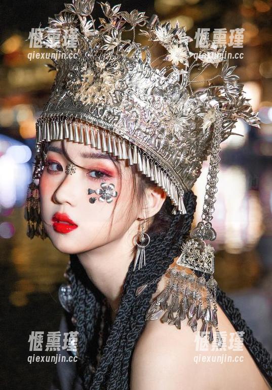 聆听校园里的范儿，下载瓦斯塔亚小龙虾的写真集吧。
