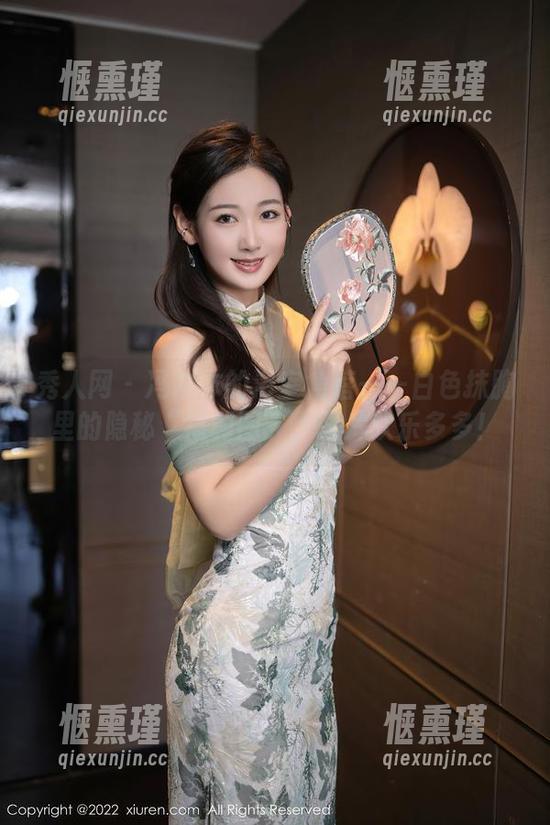秀人网 - 冯木木的浴室角落——白色抹胸里的隐秘“福利图”，图片欢乐多多！
